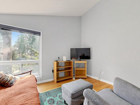 Photo 11 at 126 Chelmsford Avenue, Newtonbrook West, Toronto