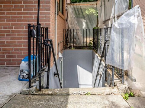 Photo 19 at 126 Chelmsford Avenue, Newtonbrook West, Toronto
