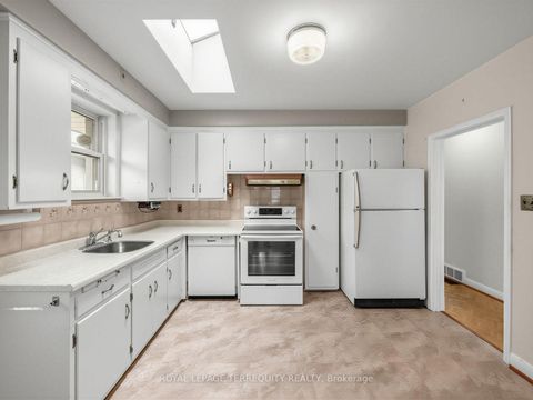 Photo 10 at 359 Renforth Drive, Etobicoke West Mall, Toronto