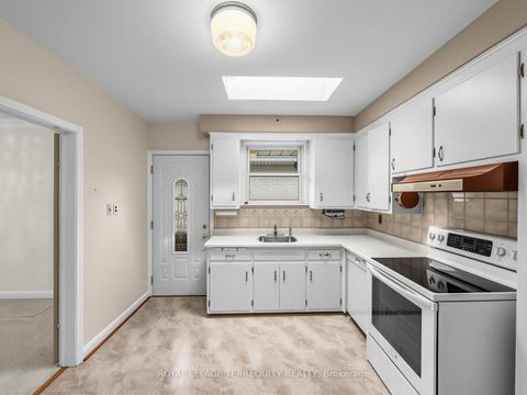 Photo 11 at 359 Renforth Drive, Etobicoke West Mall, Toronto