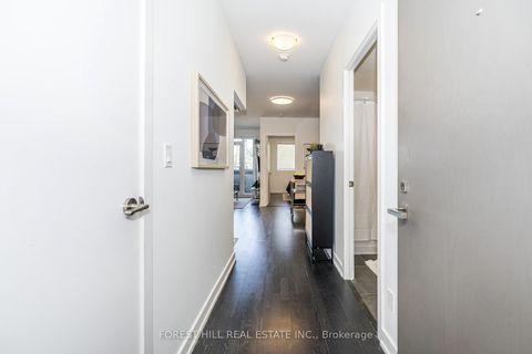Photo 2 at 202 - 501 St Clair Avenue W, Casa Loma, Toronto