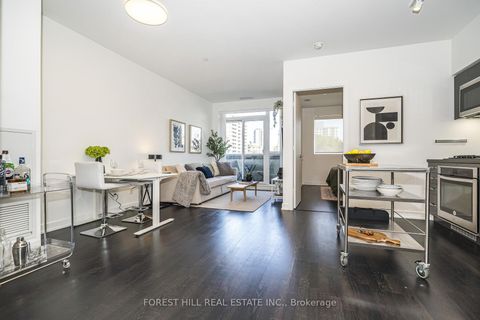 Photo 3 at 202 - 501 St Clair Avenue W, Casa Loma, Toronto