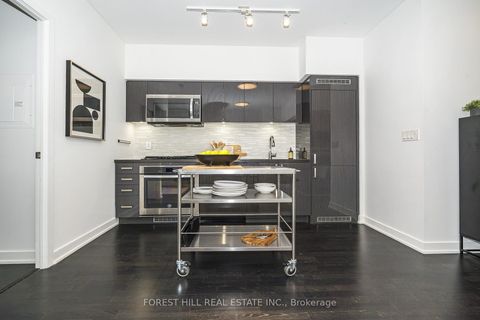 Photo 7 at 202 - 501 St Clair Avenue W, Casa Loma, Toronto