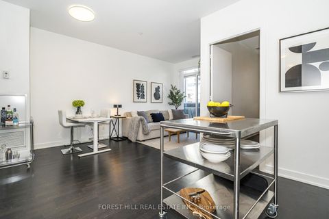 Photo 8 at 202 - 501 St Clair Avenue W, Casa Loma, Toronto