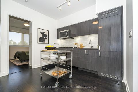 Photo 9 at 202 - 501 St Clair Avenue W, Casa Loma, Toronto