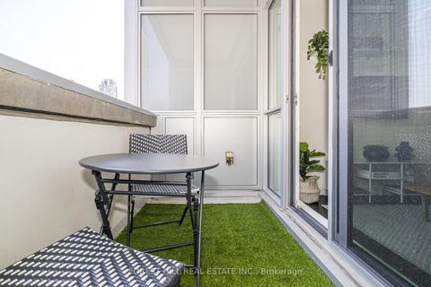 Photo 23 at 202 - 501 St Clair Avenue W, Casa Loma, Toronto