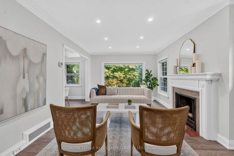 Photo 3 at 2 Glenroy Avenue, Queensway, Toronto