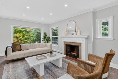 Photo 5 at 2 Glenroy Avenue, Queensway, Toronto