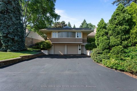 Photo 1 at 4 Prince George Drive, Rosethorn, Toronto