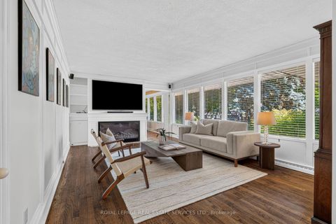 Photo 4 at 4 Prince George Drive, Rosethorn, Toronto