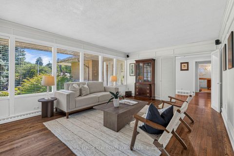 Photo 5 at 4 Prince George Drive, Rosethorn, Toronto