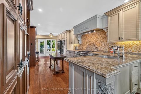 Photo 9 at 4 Prince George Drive, Rosethorn, Toronto