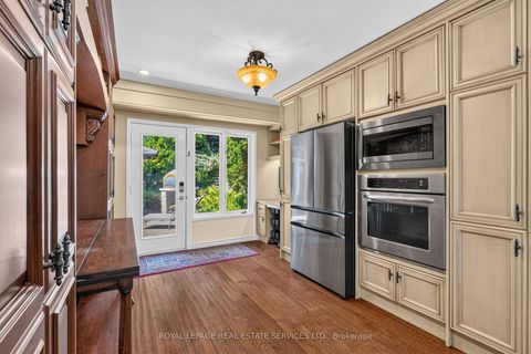 Photo 11 at 4 Prince George Drive, Rosethorn, Toronto