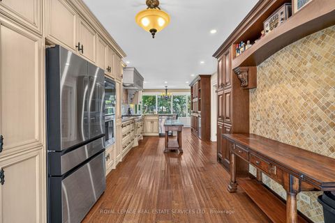 Photo 12 at 4 Prince George Drive, Rosethorn, Toronto