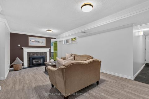 Photo 24 at 4 Prince George Drive, Rosethorn, Toronto
