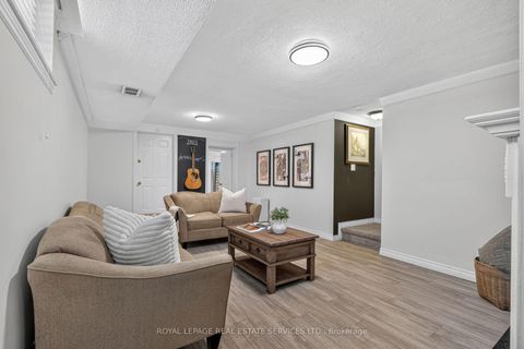 Photo 25 at 4 Prince George Drive, Rosethorn, Toronto