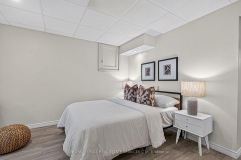 Photo 26 at 4 Prince George Drive, Rosethorn, Toronto