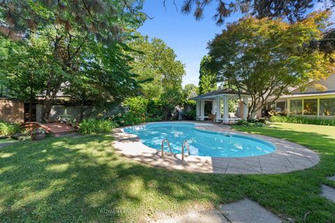 Photo 33 at 4 Prince George Drive, Rosethorn, Toronto