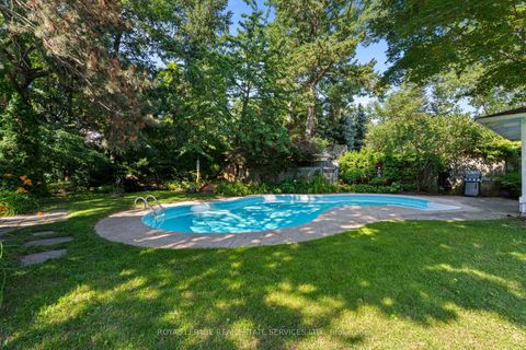 Photo 35 at 4 Prince George Drive, Rosethorn, Toronto