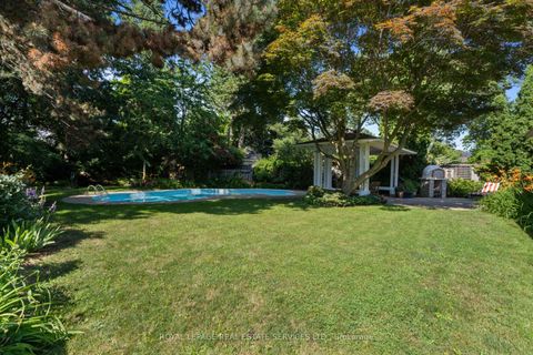 Photo 38 at 4 Prince George Drive, Rosethorn, Toronto