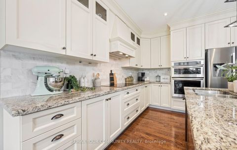 Photo 19 at 21 Lilly Valley Crescent S, King City, King