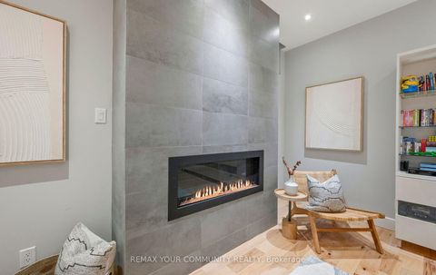 Photo 34 at 21 Lilly Valley Crescent S, King City, King