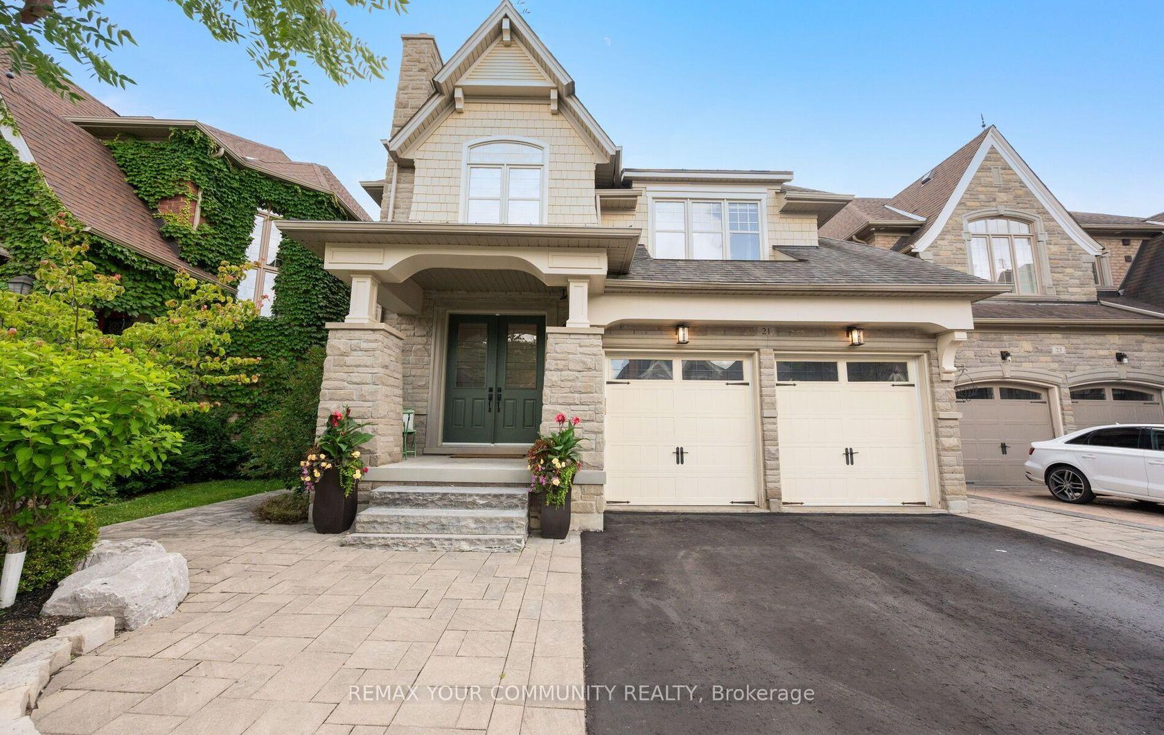 21 Lilly Valley Crescent S, King City, King photo number 2