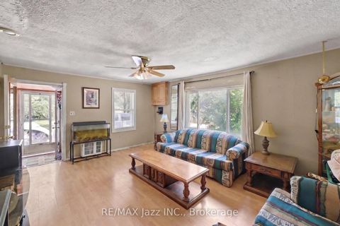 Photo 4 at 4 Hubbard Street, Pefferlaw, Georgina