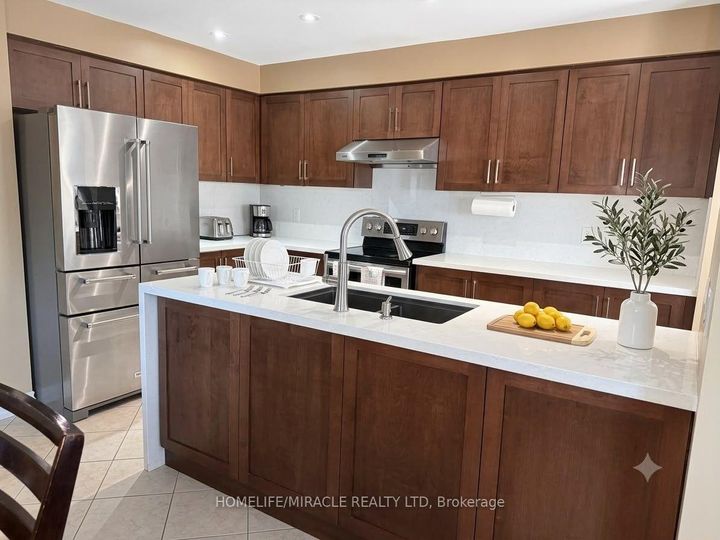 Photo 4 at 146 Cadillac Crescent, Fletcher's Meadow, Brampton