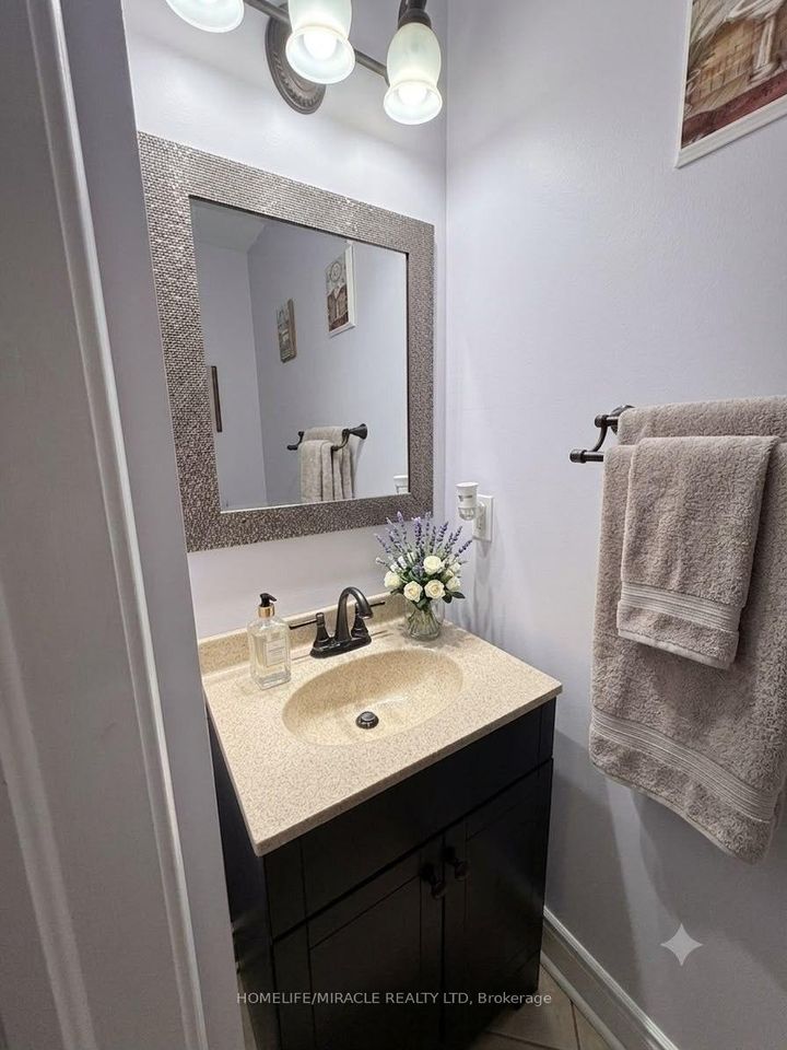 Photo 9 at 146 Cadillac Crescent, Fletcher's Meadow, Brampton