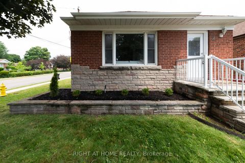 Photo 2 at 2 Midholm Drive, Ionview, Toronto