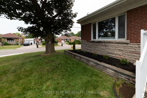 Photo 3 at 2 Midholm Drive, Ionview, Toronto