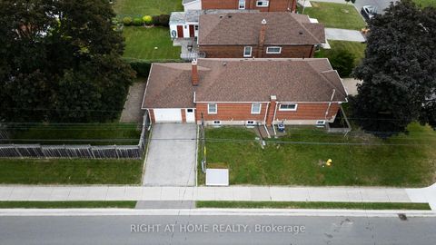 Photo 5 at 2 Midholm Drive, Ionview, Toronto