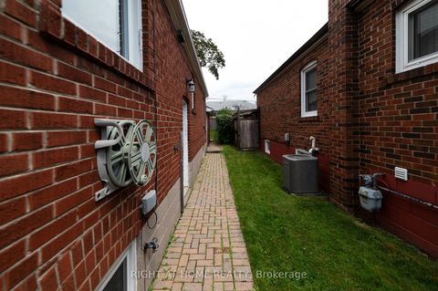 Photo 33 at 2 Midholm Drive, Ionview, Toronto