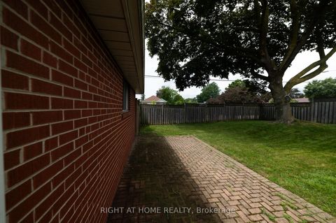 Photo 35 at 2 Midholm Drive, Ionview, Toronto