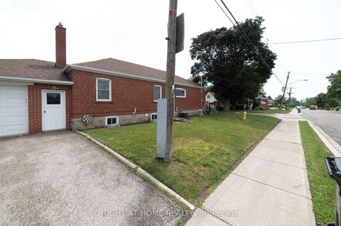 Photo 38 at 2 Midholm Drive, Ionview, Toronto