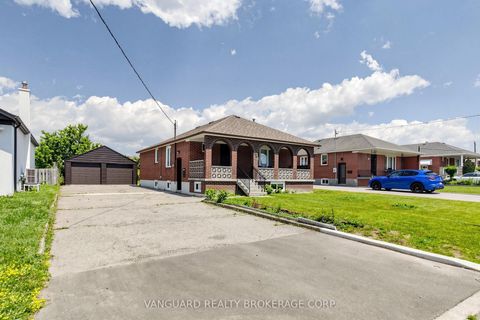 Photo 2 at 22 Nash Drive, CFB, Toronto