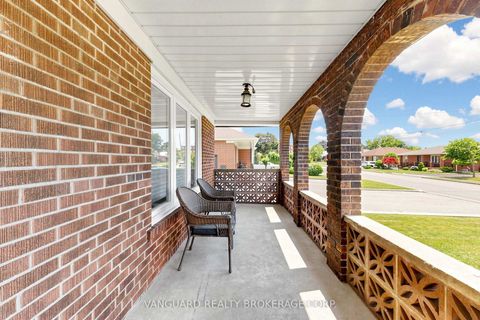 Photo 3 at 22 Nash Drive, CFB, Toronto