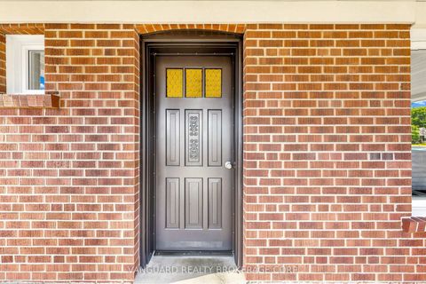 Photo 4 at 22 Nash Drive, CFB, Toronto