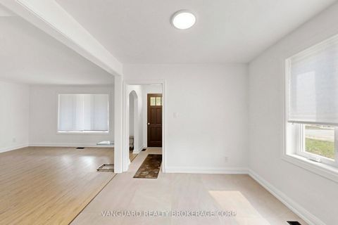 Photo 12 at 22 Nash Drive, CFB, Toronto