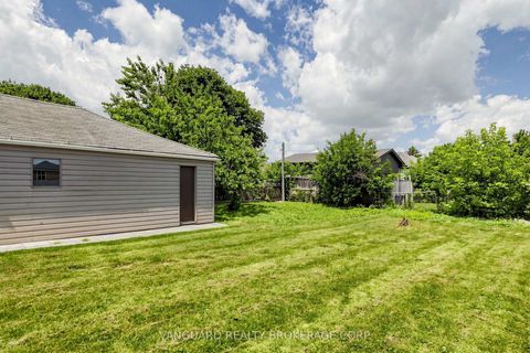 Photo 33 at 22 Nash Drive, CFB, Toronto