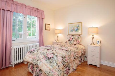 Photo 14 at 345 Moore Avenue, Leaside, Toronto