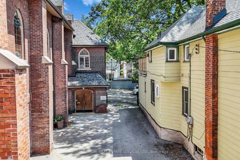 Photo 4 at 127 Waverley Road, The Beaches, Toronto