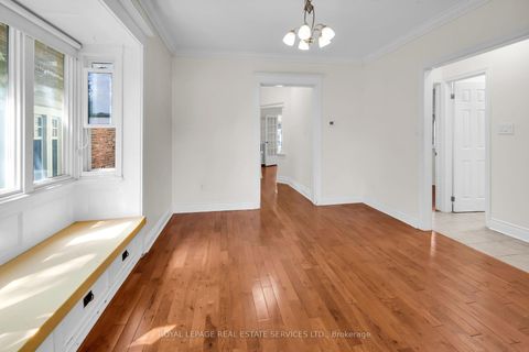Photo 9 at 127 Waverley Road, The Beaches, Toronto