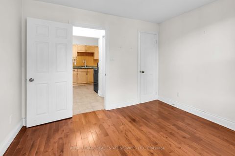 Photo 13 at 127 Waverley Road, The Beaches, Toronto
