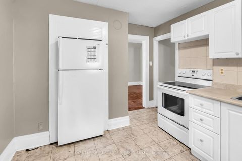 Photo 27 at 127 Waverley Road, The Beaches, Toronto