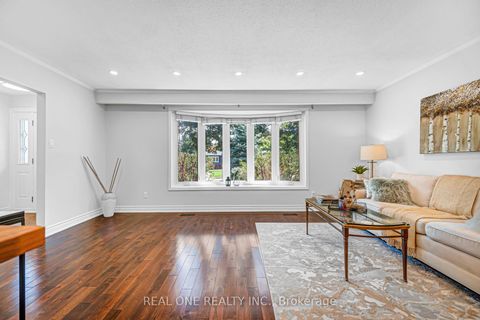 Photo 8 at 52 Devins Drive, Aurora Heights, Aurora