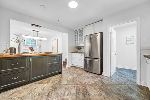 Photo 10 at 52 Devins Drive, Aurora Heights, Aurora