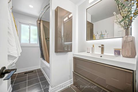 Photo 16 at 52 Devins Drive, Aurora Heights, Aurora