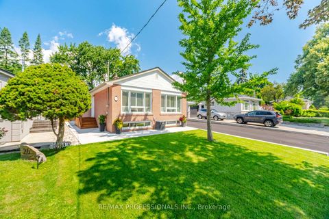 Photo 4 at 24 Millburn Drive, West Deane, Toronto